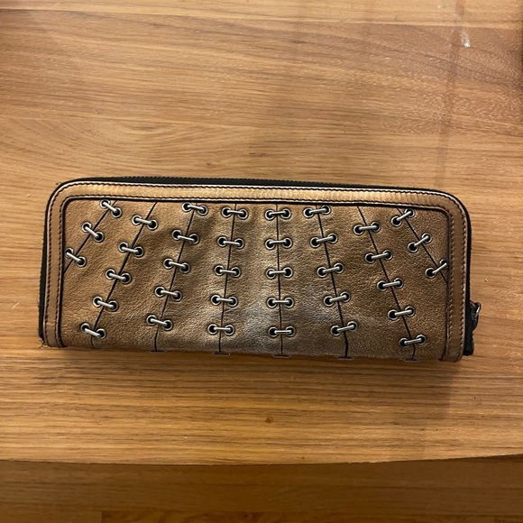 Burberry vintage clutch in bronze - Picture 2 of 4